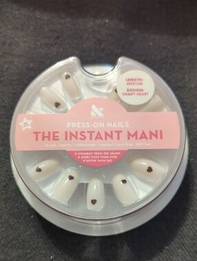 Olive & June Instant Mani Medium Vampy Heart - Press-On Nails